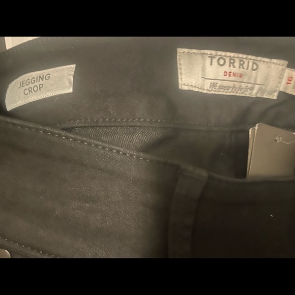 NWT Torrid black jegging rolled cuff crops. - Picture 12 of 12